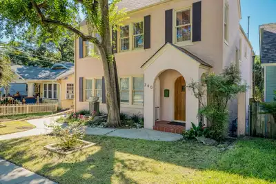 Image de Convenient to Downtown, Riverwalk, Pearl, Zoo and Museums! New Hot Tub!