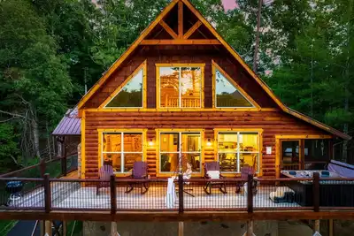 Image de Hot Tub on deck, Foosball, Firepit, Swing Chair