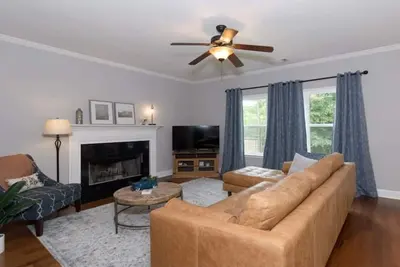 Image de Great location! Spacious 4br home in N. Columbus