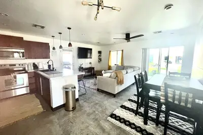 Image de Adorable casita in North Phx w\/ (semi-private) pool & gym-an urban desert oasis!