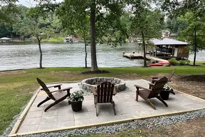 Image de 4 bedroom Lake Front home on Lake Sinclair