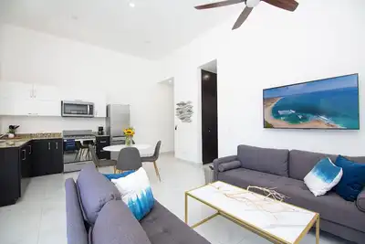 Image de Bright, Spacious, Sunset Views, Short walk to Town