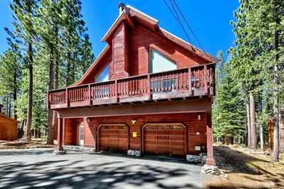 Image de Trout Creek Cabin: Game Room with Pool Table, Walk to Pools and Hot Tub