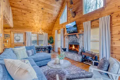 Image de Private Mountain Retreat with game room, fire pit, hot tub, views!