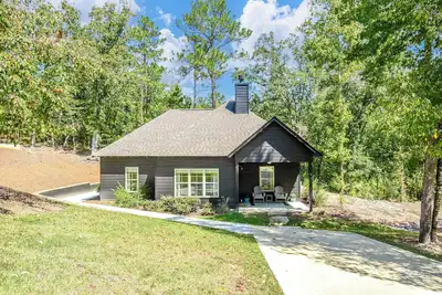 Image de Twilight House by Big Fish Real Estate Group at Lake Martin