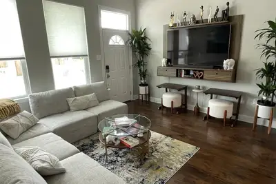 Image de The Gallery; An artsy homestead minutes from Downtown