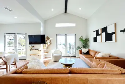 Image de Bright 4 Bedroom Mountain View Home By Arts Plaza