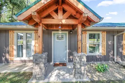 Image de 2 bedrooms, 2 baths, 1000 sq ft lodge close to the lake.
