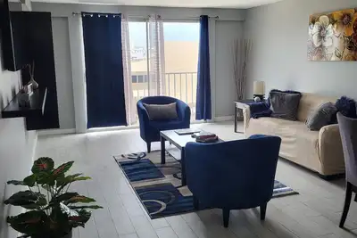 Image de Newly remodeled apartment waterfront downtown Kingston