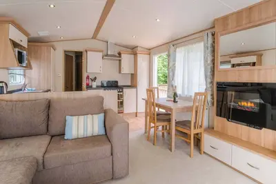 Image de Spacious and luxurious 12ft-wide caravan with one double and two twin bedrooms.