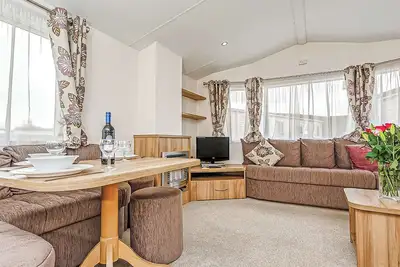 Image de 12ft-wide luxury caravan with one double and two twin.