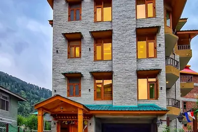 Image de An upscale Homestay in midst of mountains & apple orchards