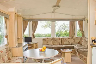 Image de 12ft-wide caravan with one double and one twin.
