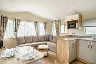 Image de 12ft-wide luxury caravan with one double and one twin.