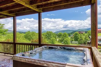 Image de Wear We Belong, Wifi Hot Tub, Pool Table, $560 Free tickets each paid day!