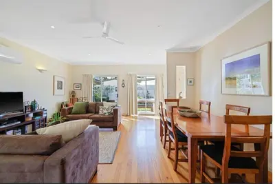Image de Cowes Escape. Walking Distance to Beach, Shops, Golf & Bowling clubs. Sleeps 7