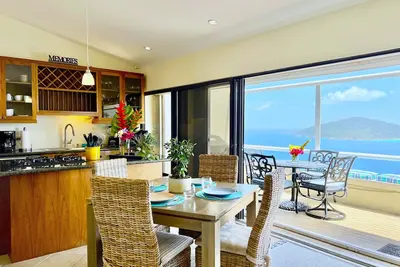 Image de 2 Bedroom 2 Bathroom Condo with Full Ocean Views and 24 Hour Guarded Community