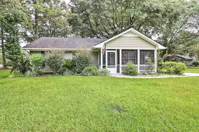Image de Peaceful Beaufort Home w/ Front Porch + Grill