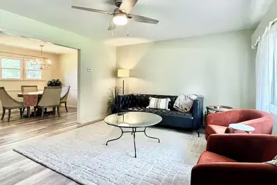 Image de This house is a 3 bedroom(s), 1. 5 bathrooms, located in Gas City, In.
