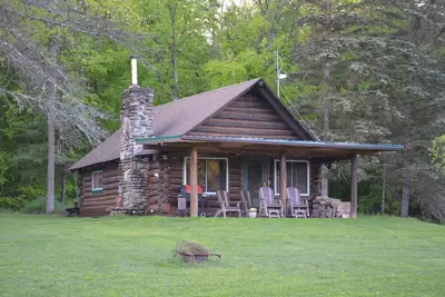 Image de Cozy, remote cabin situated on 250+ acres.