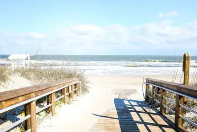 Image de 1 Block to Beach, Restaurants & More! Anchors Away