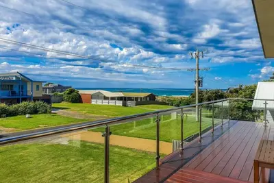 Image de Seal Haven - Central + minutes to the beach