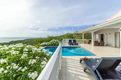 Image de Watch Sunsets from 3 Bedroom Villa with Private Pool and Seaview - Coral Estate