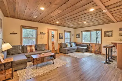 Image de Walk to Big Bear Lake: Cozy Cabin w/ Deck