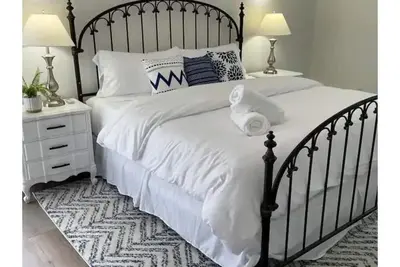 Image de On Vacation Till Further Notice! Updated Hideaway Near Beaches, and Downtown
