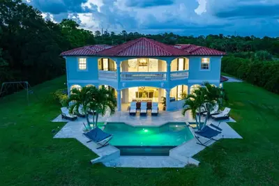Image de Secluded 5000 Sf Mansion Waterfront|Game Room|Pool