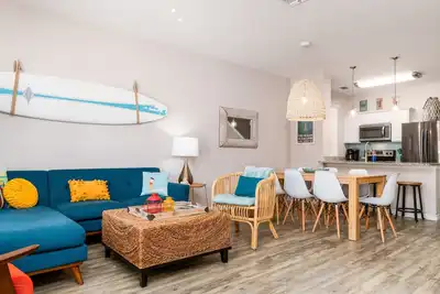 Image de 3 Heated Pools/ Blocks to Beach/ Poolside Townhome