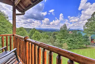 Image de River Access & Game Room: Piney Creek Cabin!