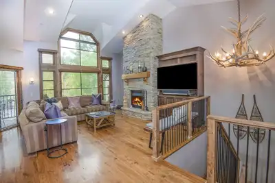 Image de Picturesque Ski-In Ski-Out Luxury Beaver Creek Village Townhome, Common hot tub
