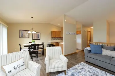 Image de Updated Twin Home near Sanford Medical Center