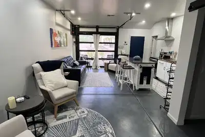 Image de The Garage Apt. - a unique desert experience
