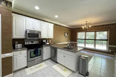 Image de Affordable Luxury 3 Br single family home!