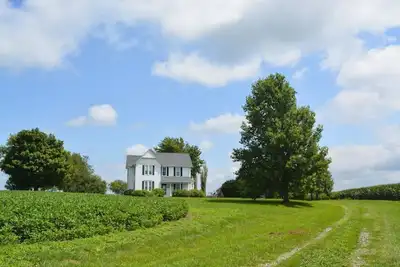 Image de Historic farmhouse near Marshall with epic sunsets