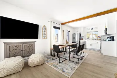 Image de Desert Oasis Home, Close to Jt Park W\/ Hot Tub, Fire Pit, Climbing Wall.