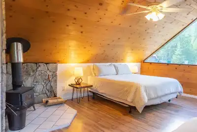 Image de The Hawk’s Nest is the perfect location for a romantic getaway or a small family vacation
