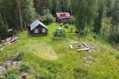 Image de Secluded cottage with a lake view & private jetty