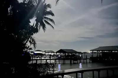 Image de Bella’s bungalows on Lake June in Winter