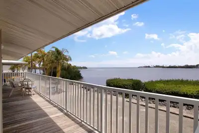 Image de Open Waterfront [not canal] House [not duplex] Snorkel right from your backyard
