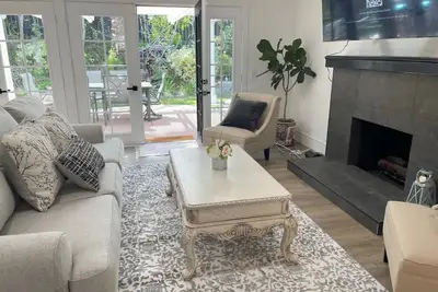 Image de New Furnishings Residence with Pool Great Backyard