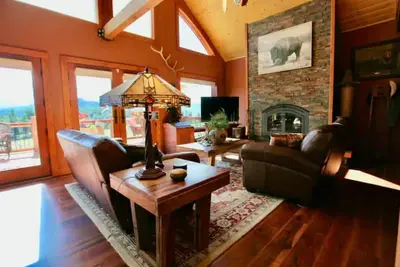 Image de Elk Springs Ranch with grand mountain views with new frisbee disc golf course.