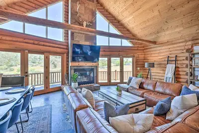 Image de Theater + Scenic Views: Valley Springs Cabin!