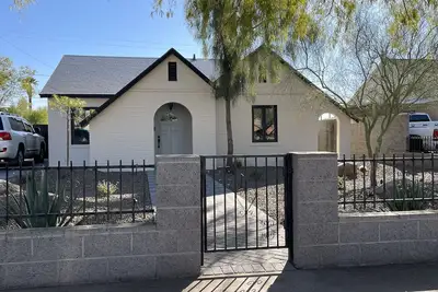 Image de Great Super Bowl location, 20 min Uber ride to stadium, walk to Roosevelt row.