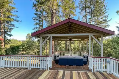 Modern cabin in private 5+ acres Yosemite Oakhurst