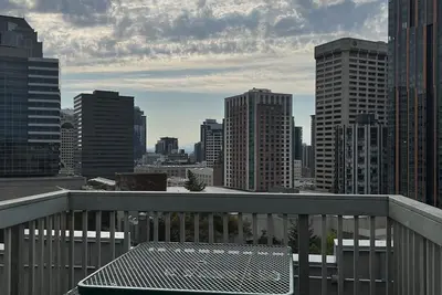 downtown Seattle 1 bedroom condo
