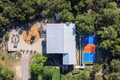 Image de Scenic Views | Pickleball, Pool, Hot Tub, Playset