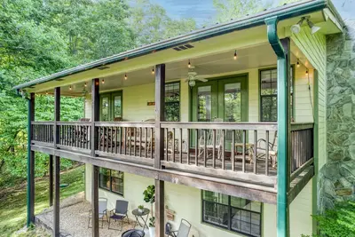 Image de Lazy Bear Lodge - Minutes to Downtown Blue Ridge!